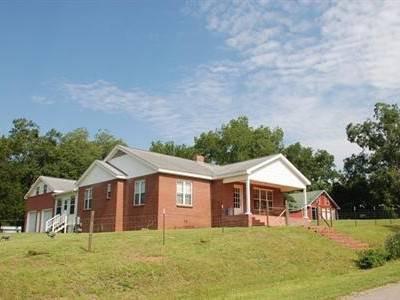 $155,000
Home for Sale with Barn and 1.5 Acres!