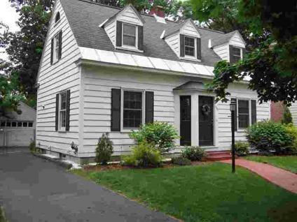 $155,000
Open Sunday 6/17, 1-3PM. Adorable cape! A comfy private spot in Schenectady.