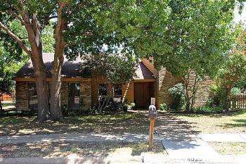 $157,500
Plano 3BR 2BA, Located in a cul-de-sac this charming home