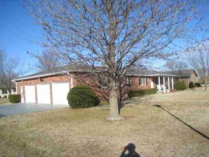 $159,000
ACCESS TO GOLF COURSE Brick & Vinyl Ranch style home. Access to Stockton Country
