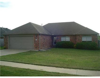 $159,900
Fayetteville 3BR 2BA, GORGEOUS BRICK HOME WITH LARGE LIVING