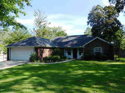 $159,900
Longview 3BR 2BA, GREAT NEW LISTING IN QUIET ESTABLISHED