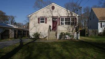 $164,000
Beautiful home with 3 bedrooms and 2 bathrooms Shirley NY
