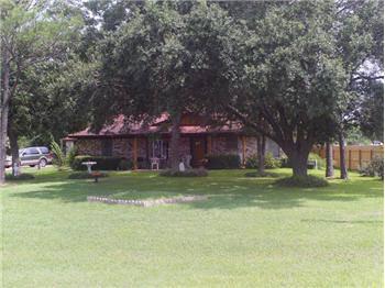 $169,500
Beautifully Landscaped Country Home with Guest Quarters