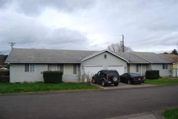 $169,900
Cottage Grove 5BR 3BA, Nice corner lot duplex in an area of