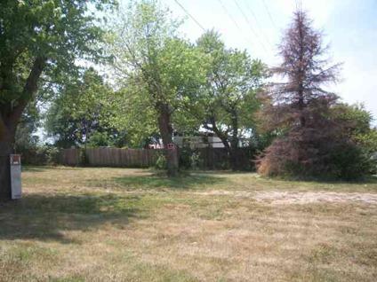 $16,500
Large lot on edge of town. 90 x 220 deep. City utilities.