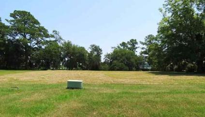 $171,900
Bluffton, This lot is located in Oldfield, overlooking the