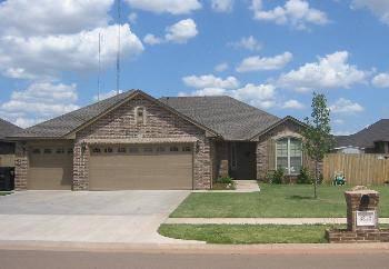 $173,900
Moore 3BR 2BA, ALMOST NEW HOME. SPACIOUS LIVING AREA