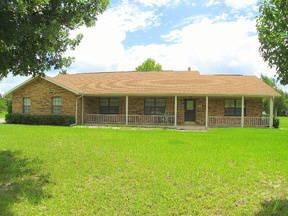 $174,900
Ocala Three BR 2.5 BA, Great SW location! Large CBS home with