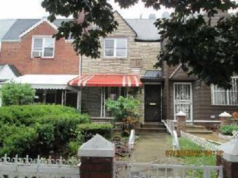 $175,000
Beautiful home with 2 bedrooms and 1 bathroom Brooklyn NY