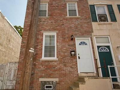 $175,000
Enjoy lovely design and privacy in this 2BD/1BA Kensington home!