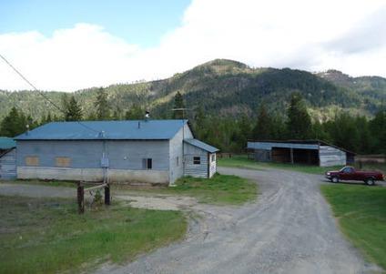 $179,000
2 homes currently rented, garage, hay cover, barn 4 acres
