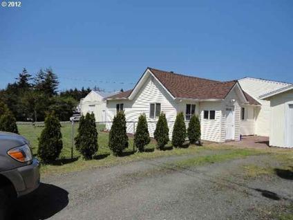 $179,000
Coos Bay, Nice three bedroom 2 bath home with large fenced