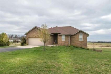 $179,900
Fantastic home on a beautiful and peaceful setting! The wonderful walkout