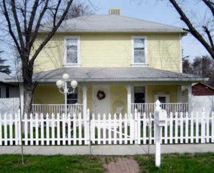 $182,900
Beautiful 100 Year Old- Farm House Style Victorian