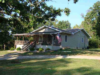$184,900
Beautiful country home sitting on 10 acres m/l just outside of town with highway