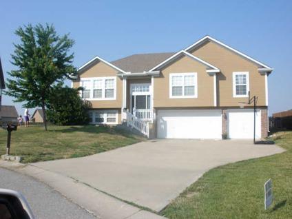 $184,900
Grain Valley 3BR 2.5BA, CUSTOM BUILT WITH EXTRA TOUCHES