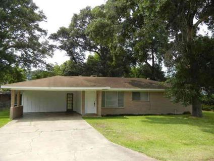 $185,000
Lafayette 2.5BA, This large traditional home offers a split