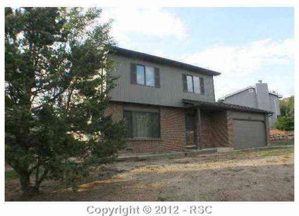 $185,000
Lovely 2 Story home nestled on a cul-de-sac with easy access!