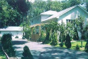 $185,000
Markham Four BR Three BA, VERY SECLUDED BRICK HOME CLOSE TO