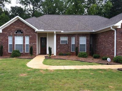 $187,000
3 bedroom/ 2 bath home located in Starkville, MS
