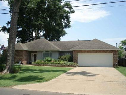 $187,500
Alexandria, 3 bedroom 2 bath home with privacy fenced back