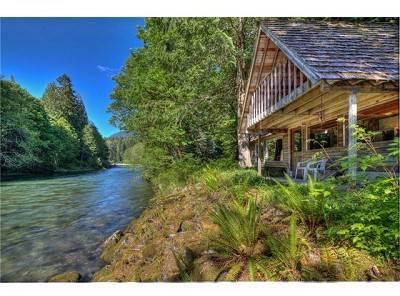 $189,000
Incredible one of kind riverfront cabin