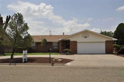 $189,500
Clovis 3BR 1BA, Come sit and wiggle your toes as you sit by