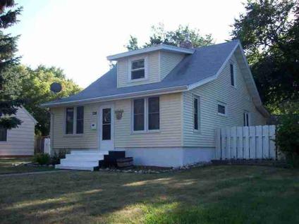 $189,500
Minot, 4 bedroom or 3 bedroom and an office with 2 full