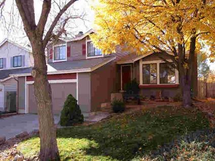 $189,900
Aurora 3BR 3BA, Beautifully maintained tri-level located in