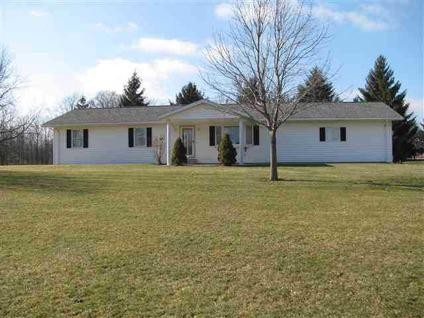 $189,900
Ligonier, This 3 bedroom 2 3/4 bath ranch home with full