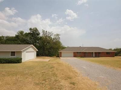 $189,900
Livestock ready! Completely updated/charming 3bed/2bath 5 Acres