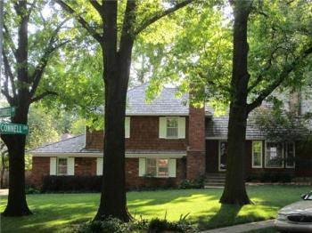 $189,900
Overland Park, Spacious 5 bedroom 3.5 ba updated home on