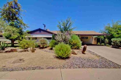 $189,900
Tempe, Walk in to a spacious living room with designer
