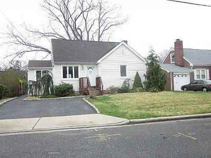 $194,250
Beautiful home with 3 bedrooms and 1 bathroom Amityville NY