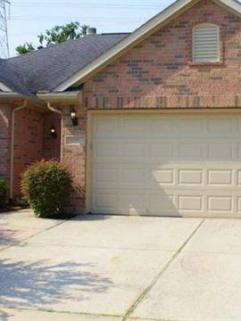$194,500
Immaculate Home w/Pool in Country Lake Estates!