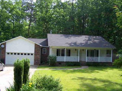 $194,900
Marion 2BA, CITY & COUNTRY -- This like new