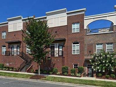 $195,000
Contemporary brownstone living in Davidson!