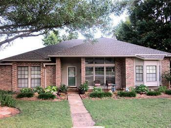 $195,000
Plano 2.5 BA, Updated,spacious 1 story floorplan with 4
