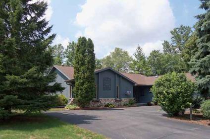 $196,100
Neenah 3BR 2.5BA, If you're looking for privacy, this is it!