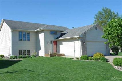 $196,500
Sioux Falls 4BR 3BA, Amazing split foyer home with tons of