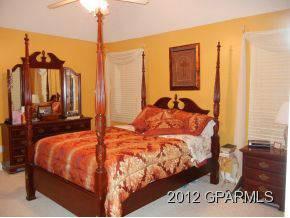$196,900
Grimesland 2BA, Spacious and gracious with 3 bedrooms on