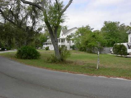 $199,000
Saint Simons Island, Conveniently located south end lot.