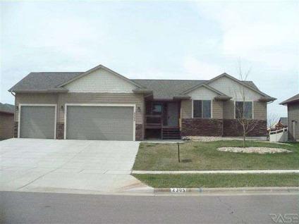 $199,875
Tea 3BR 2BA, Nearly new ranch home in Howling Ridge.