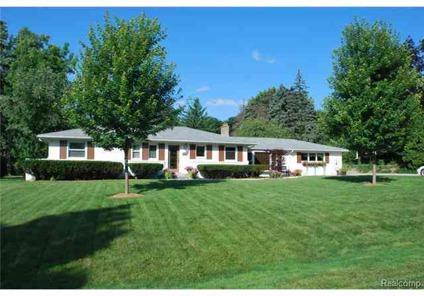$199,900
Highest & Best Due Monday June 30th at 10am**Beautifully Updated Home in