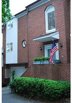 $1,075,000
Southampton 2BR 2.5BA, Beautifully renovated and centrally