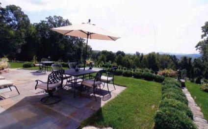 $1,100,000
New Milford 6BR 6.5BA, Unspoiled views & Complete privacy