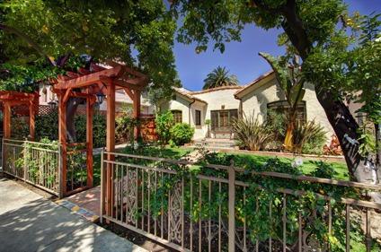 $1,199,000
Great New Listing in West Hollywood - 2bed/2bath remodel w/ large lot