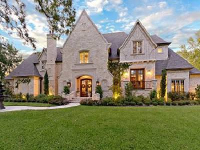 $1,249,000
Elegant Gated Estate
