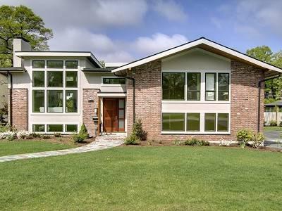 $1,399,000
State-of-the-art Contemporary single family residence.